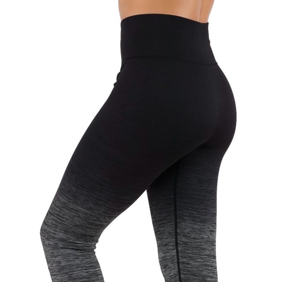 ❗️END OF YEAR SALE CODEFIT Black and Gray Ombre Capri Seamless Leggings S/MP - Picture 2 of 6